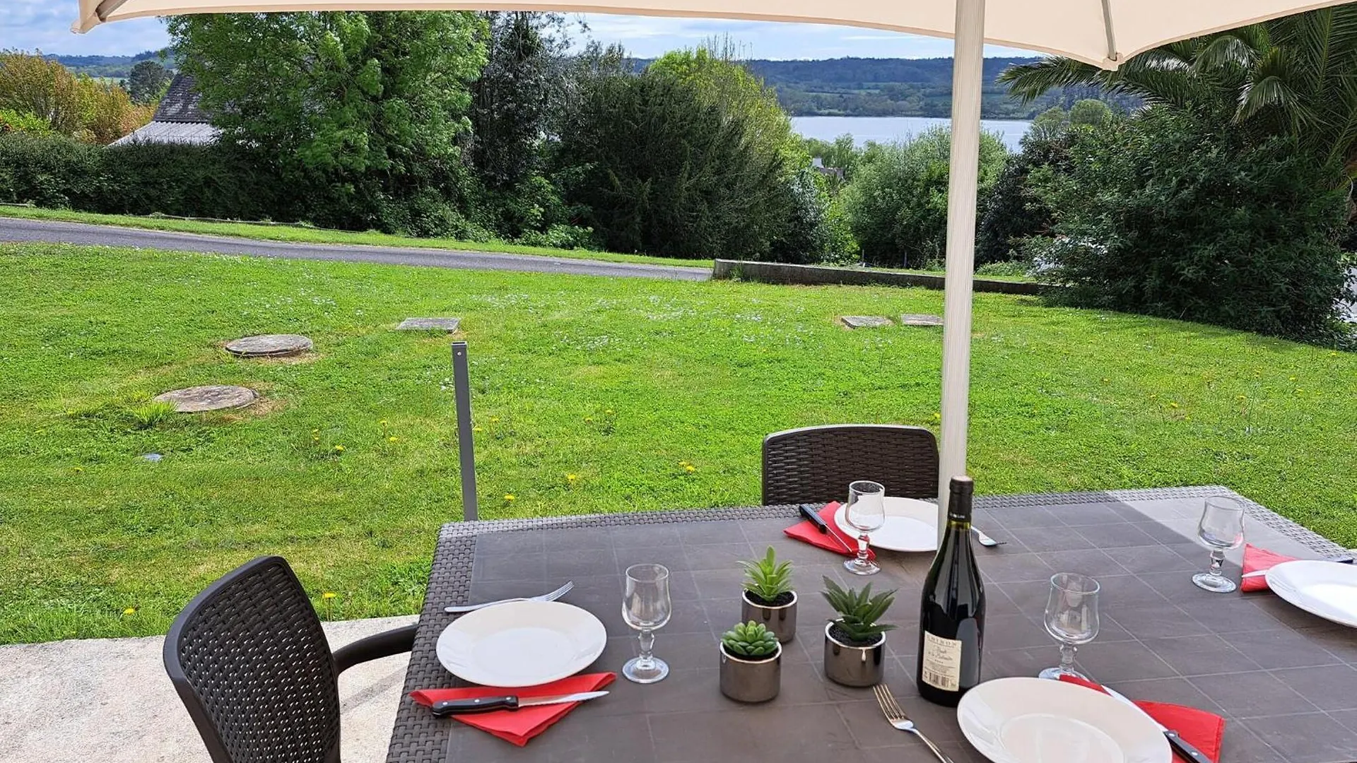 Holiday Home With Sea View, Hanvec 0*,  Γαλλία