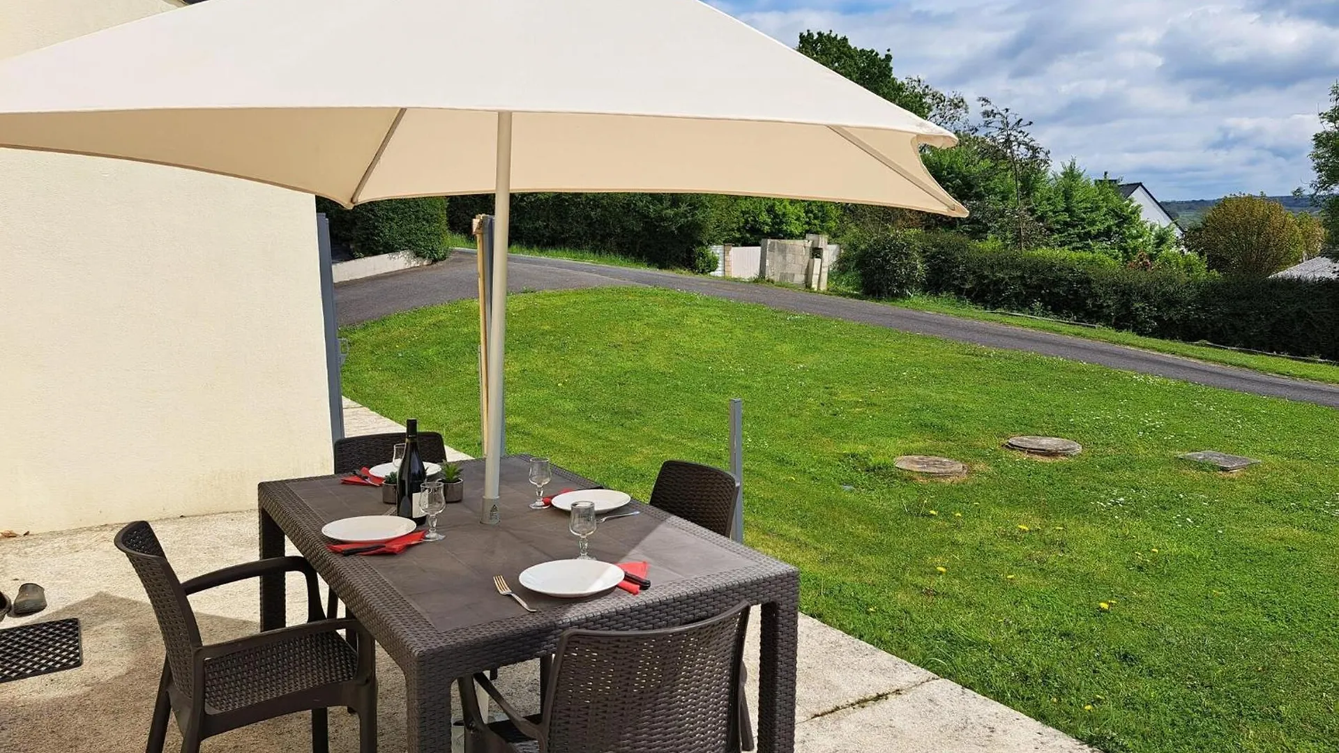 Holiday Home With Sea View, Hanvec